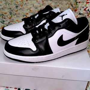 Air Jordan 1 Low Panda. Size 8W/6.5M. White/Black- White.